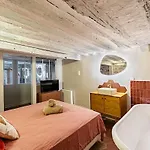 2br Next To Notre Dame De Paris