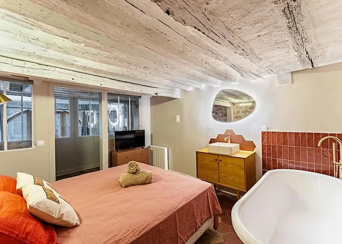 2br Next To Notre Dame De باريس