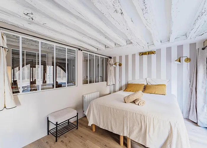 2br Next To Notre Dame De パリ